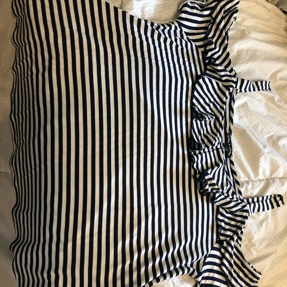 Cable and gauge short sleeve top